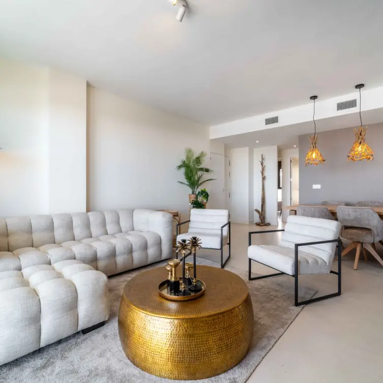 Sale of middle floor apartment in Higueron