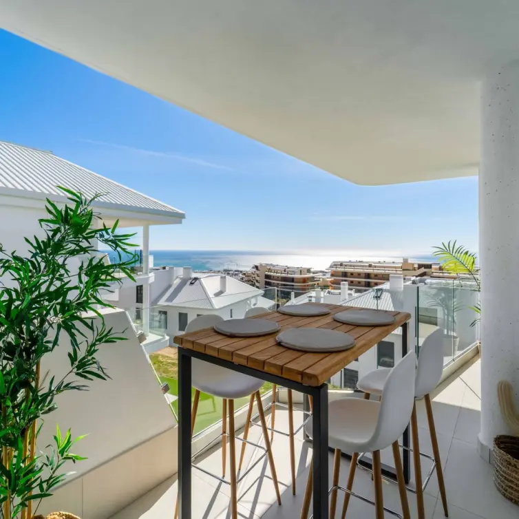 Sale of middle floor apartment in Higueron