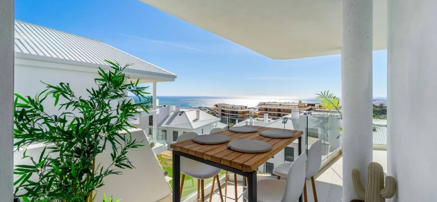 Sale of middle floor apartment in Higueron 4