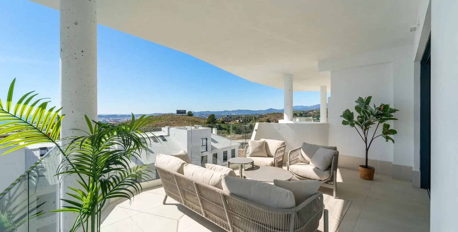 Sale of middle floor apartment in Higueron 6