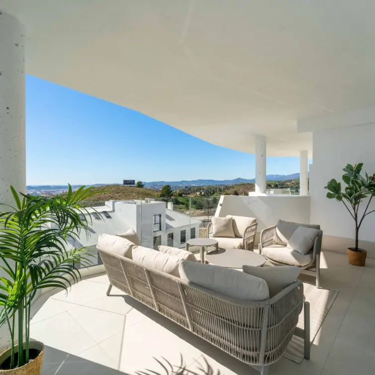 Sale of middle floor apartment in Higueron