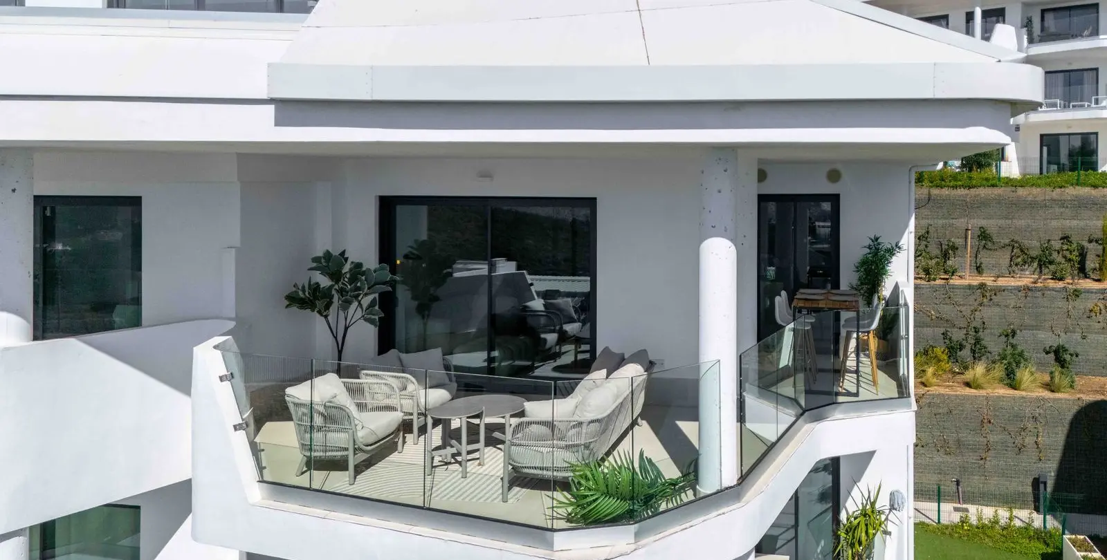 Sale of middle floor apartment in Higueron 9
