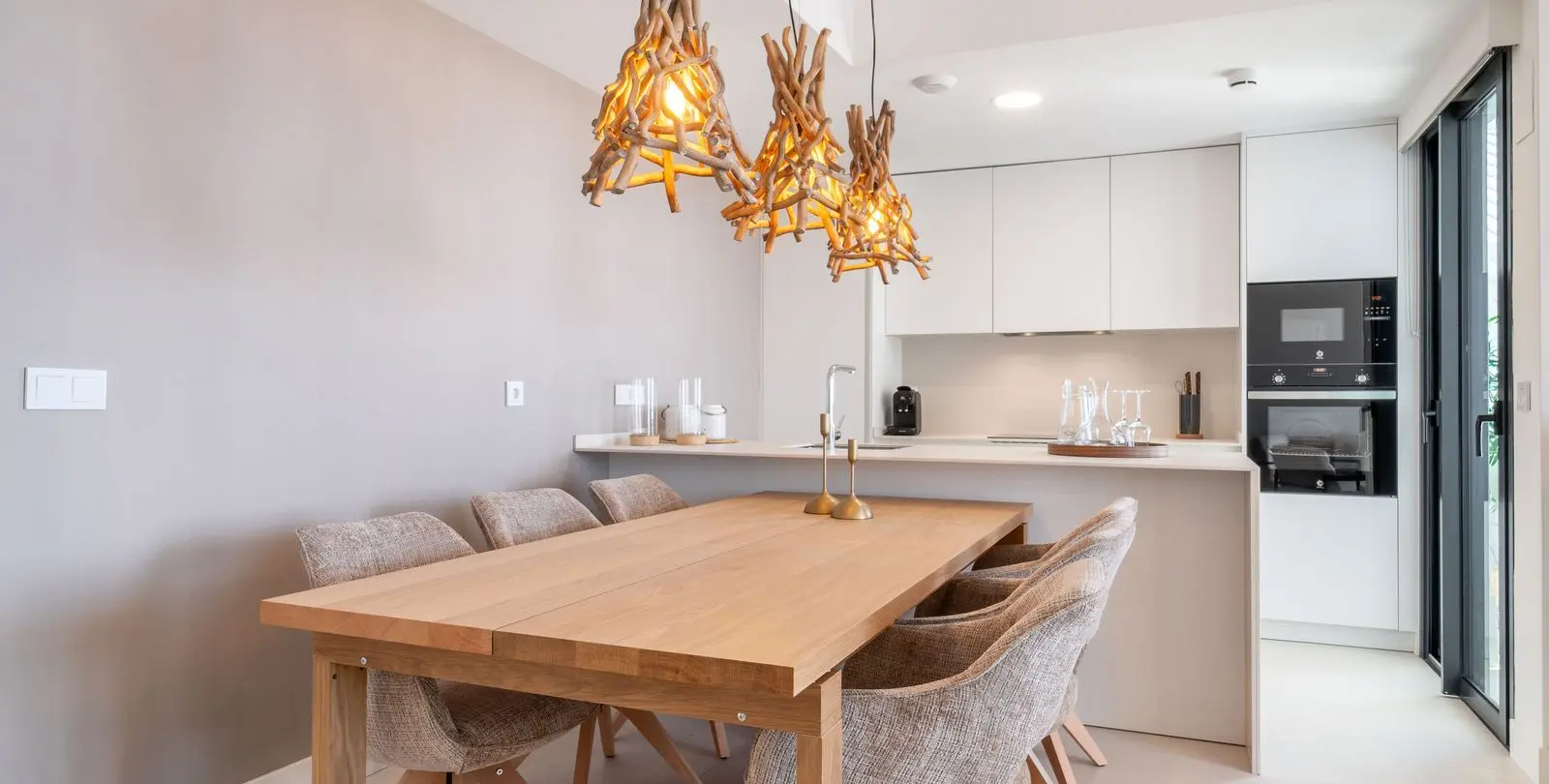Sale of middle floor apartment in Higueron 14