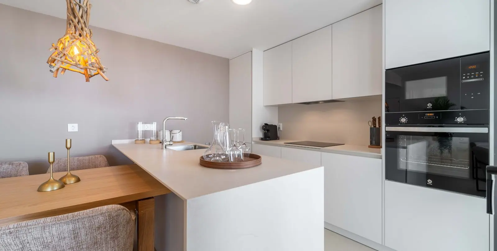 Sale of middle floor apartment in Higueron 17
