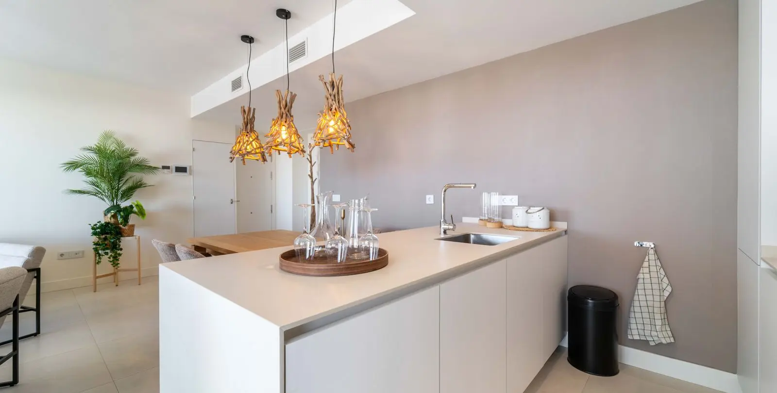 Sale of middle floor apartment in Higueron 18
