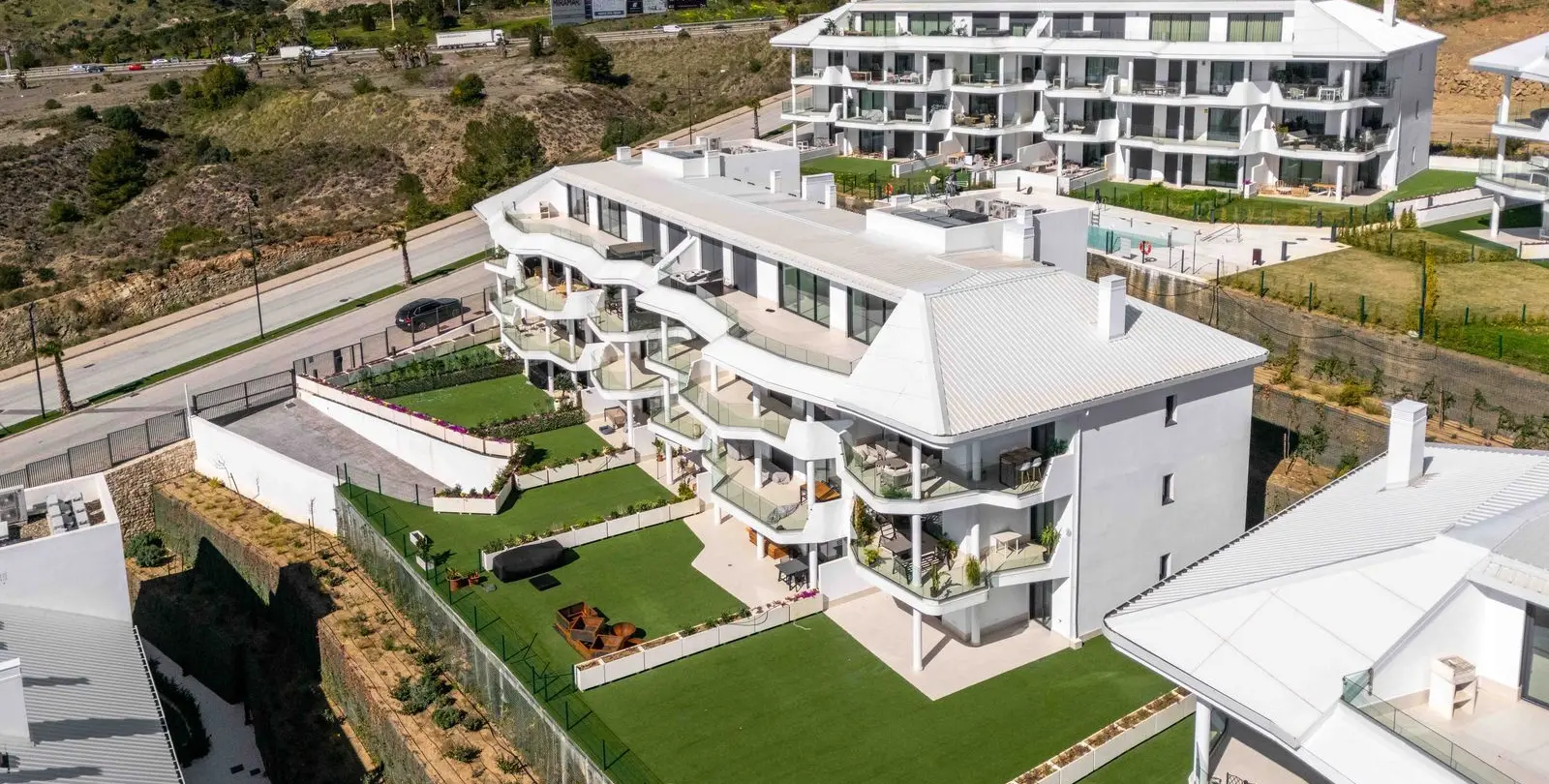 Sale of middle floor apartment in Higueron 21