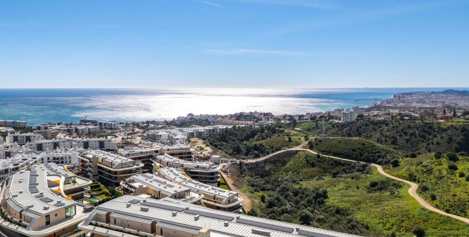 Sale of middle floor apartment in Higueron 23