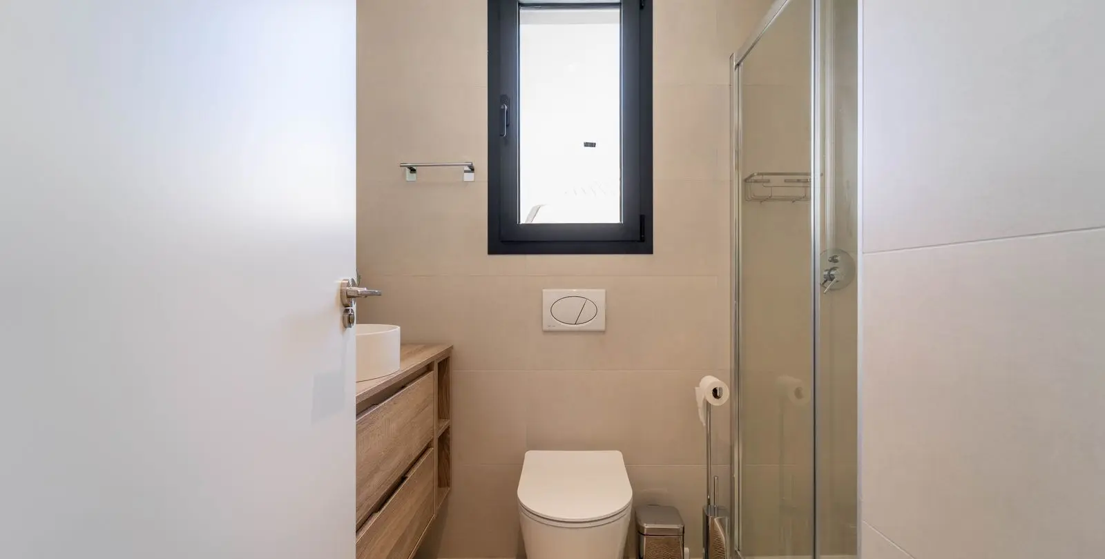 Sale of middle floor apartment in Higueron 27