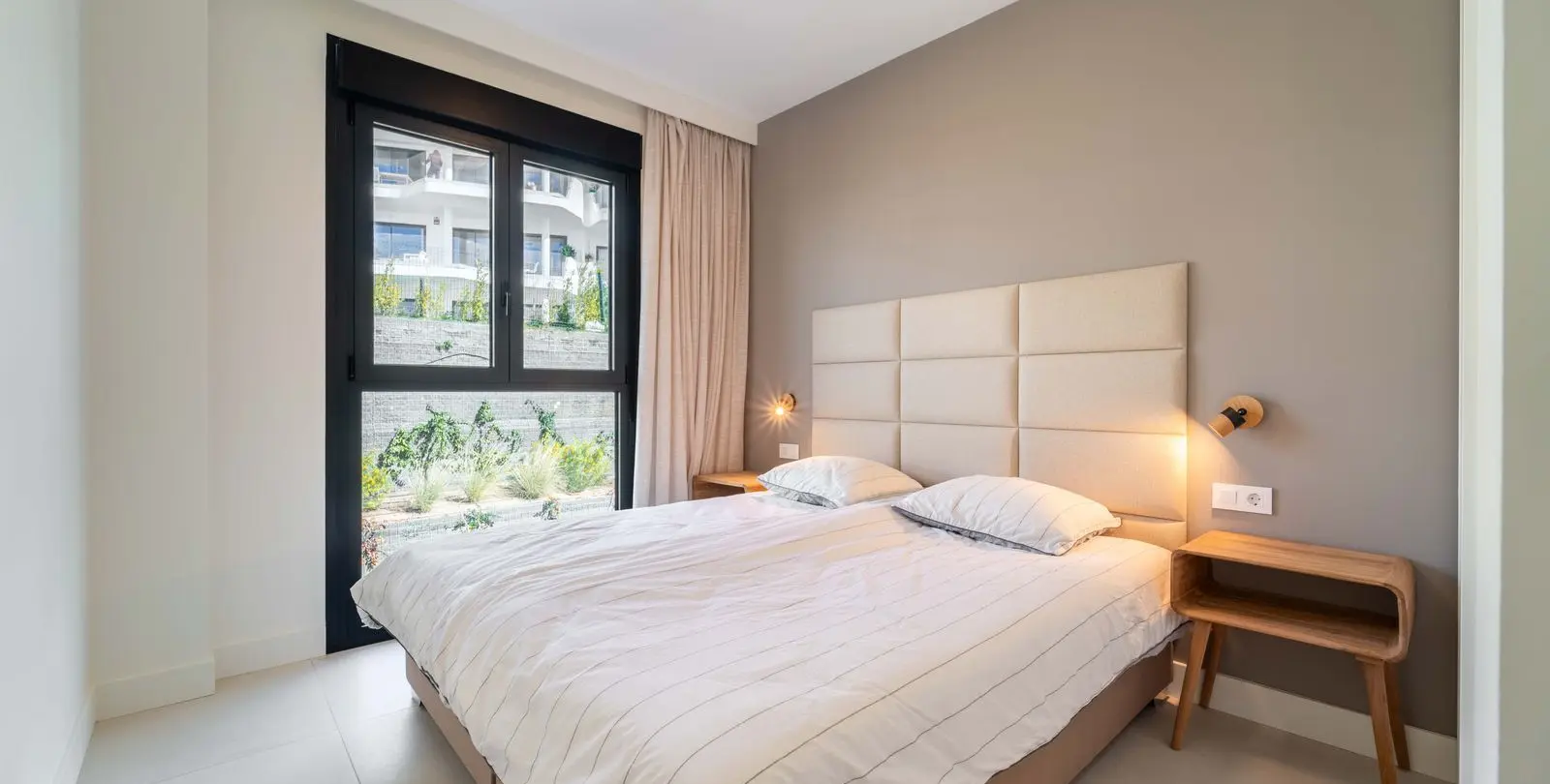 Sale of middle floor apartment in Higueron 29