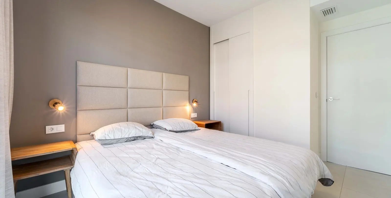 Sale of middle floor apartment in Higueron 30