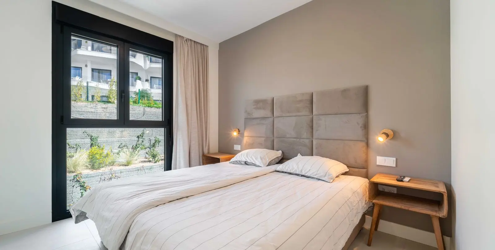Sale of middle floor apartment in Higueron 31