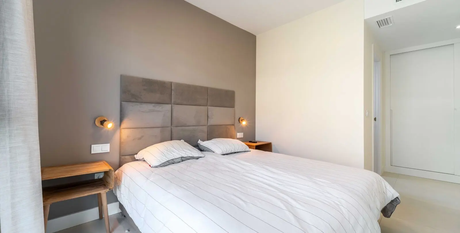 Sale of middle floor apartment in Higueron 32