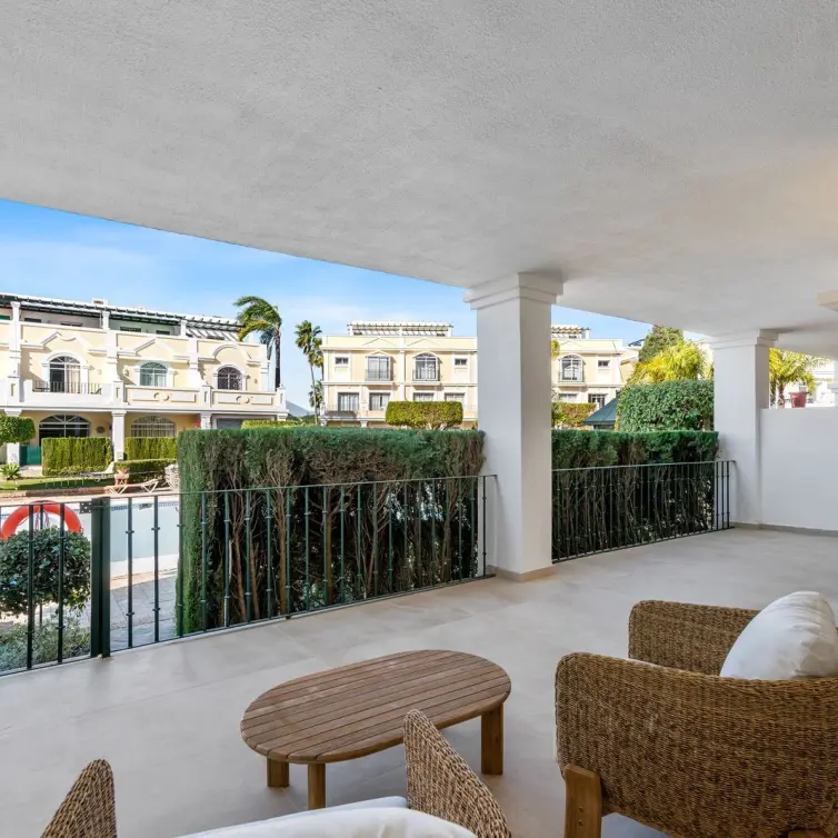 Продажа апартаментов на первом этаже в Marbella