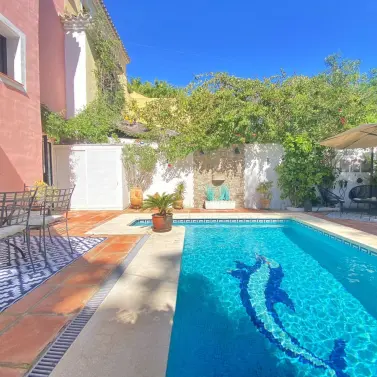 Продажа дома на две семьи в Marbella