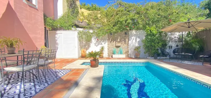 Продажа дома на две семьи в Marbella 1