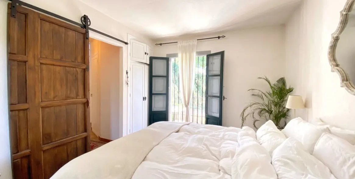 Продажа дома на две семьи в Marbella 25