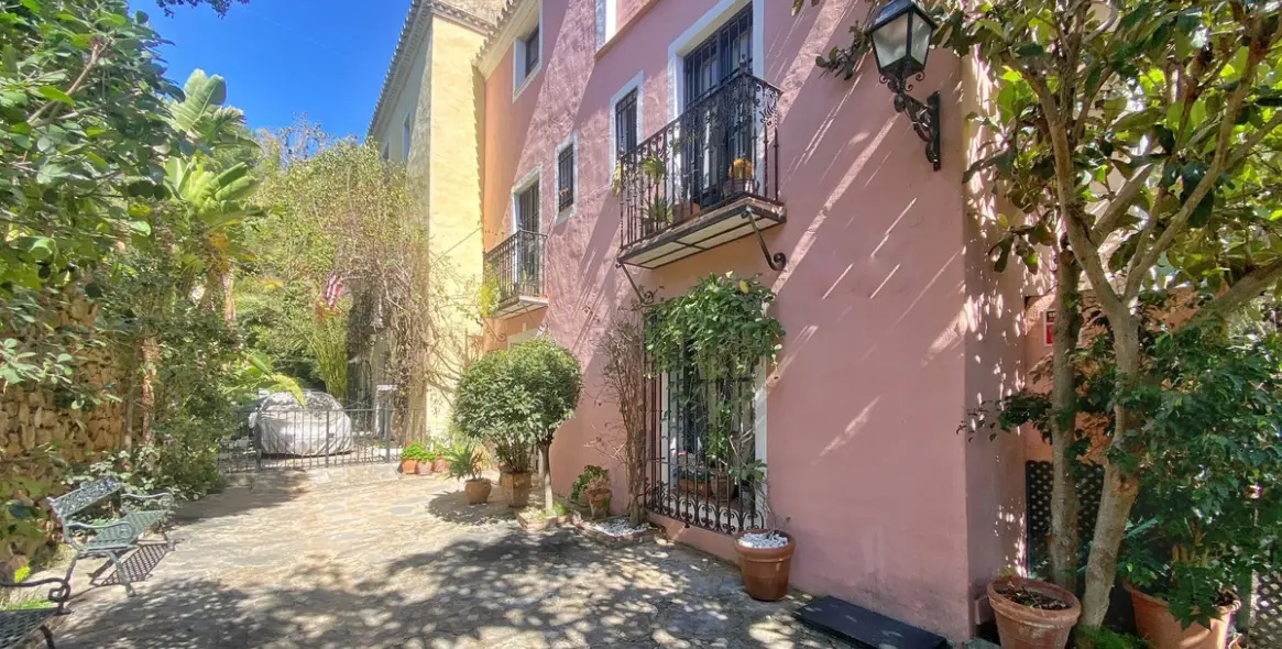 Продажа дома на две семьи в Marbella 55