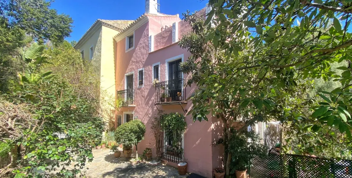 Продажа дома на две семьи в Marbella 56