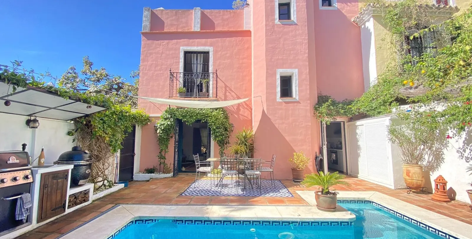 Продажа дома на две семьи в Marbella 8