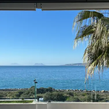 Sale of middle floor apartment in Estepona