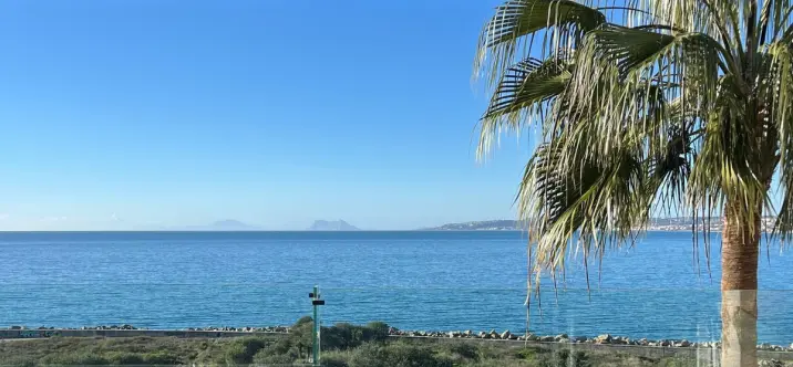 Sale of middle floor apartment in Estepona 0