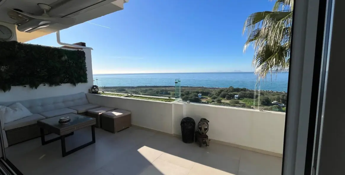 Sale of middle floor apartment in Estepona 4