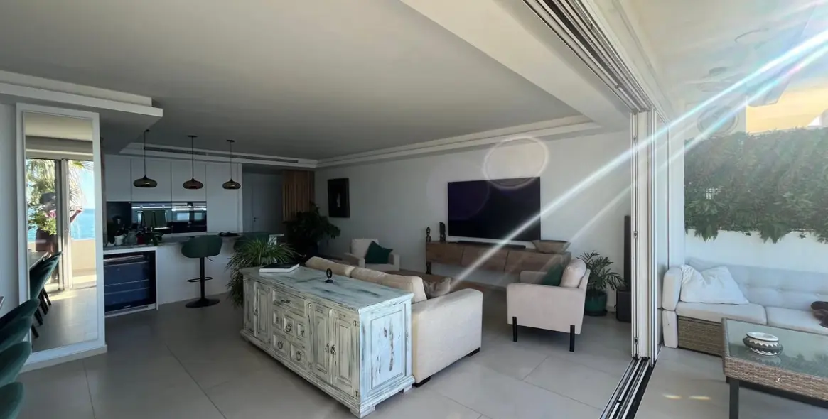 Sale of middle floor apartment in Estepona 5