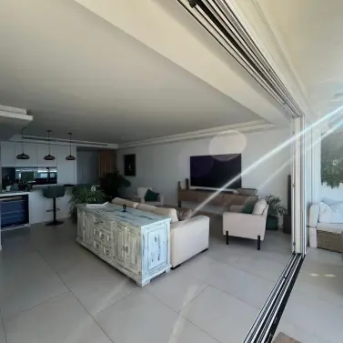 Sale of middle floor apartment in Estepona