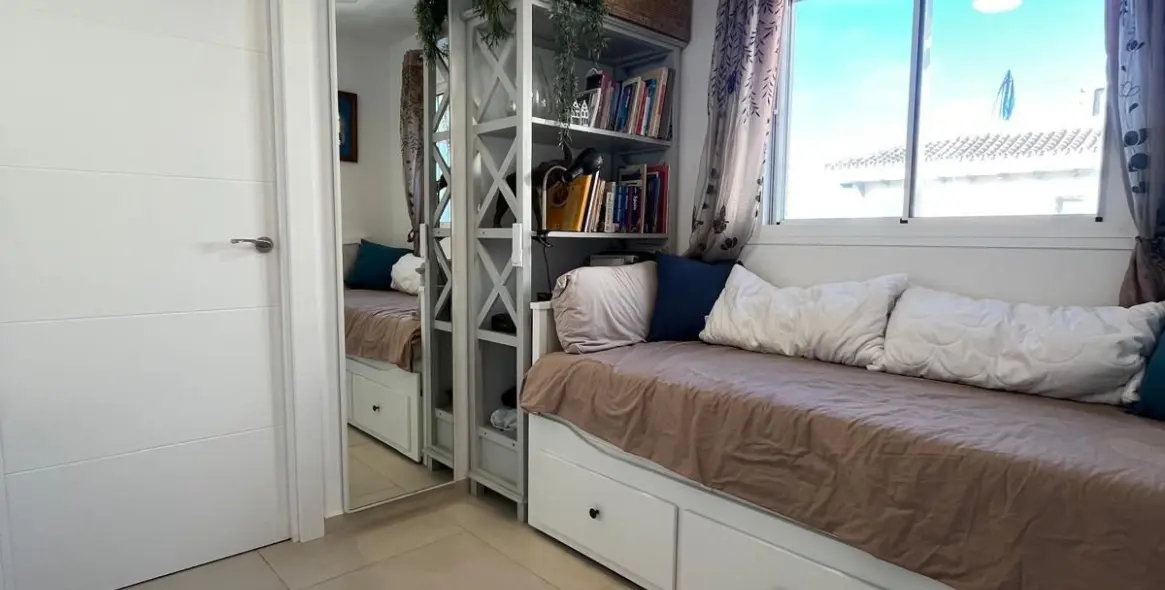 Sale of middle floor apartment in Estepona 9