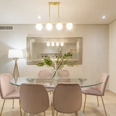 Venta de apartamento en planta media en Puerto Banús