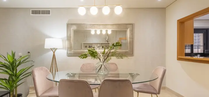 Venta de apartamento en planta media en Puerto Banús 2