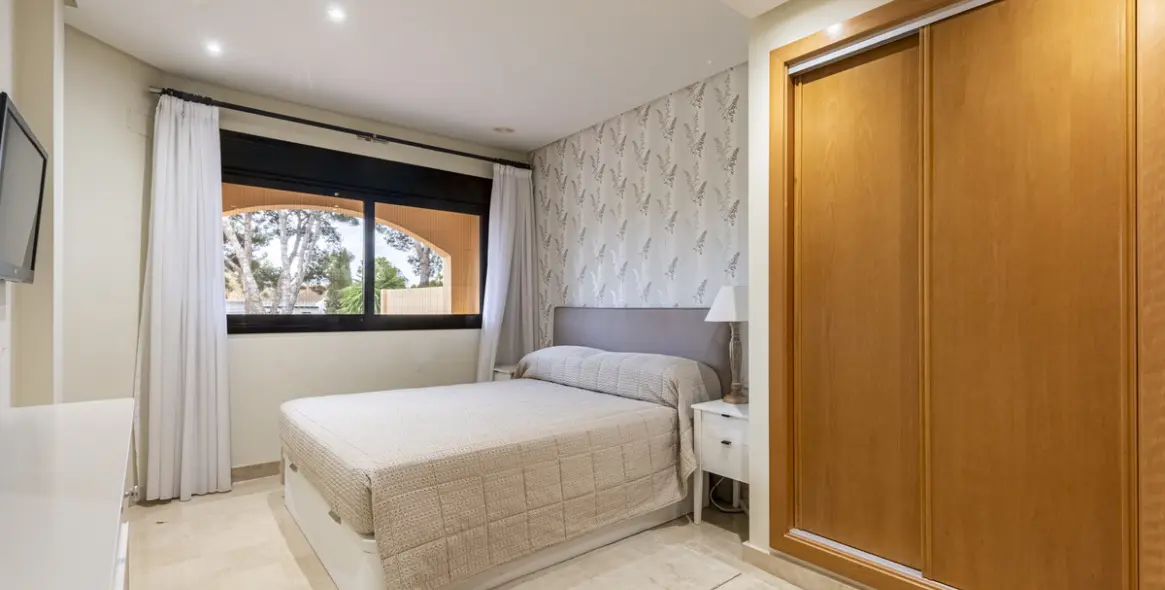 Venta de apartamento en planta media en Puerto Banús 7