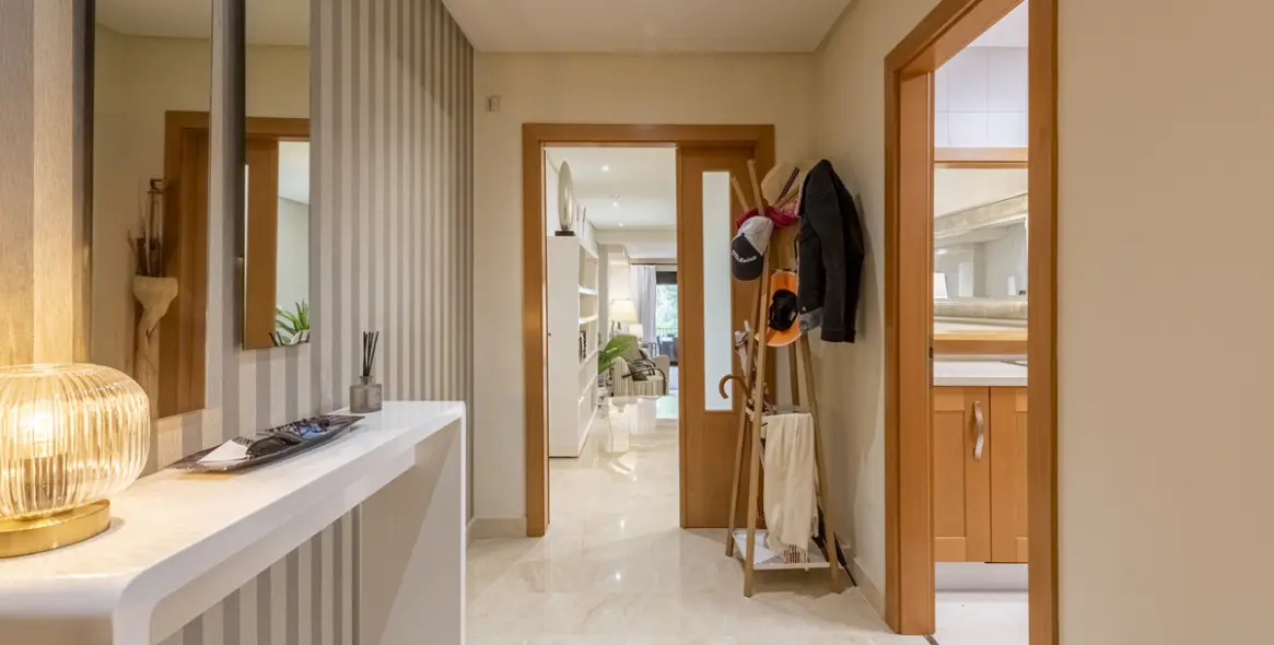 Venta de apartamento en planta media en Puerto Banús 14