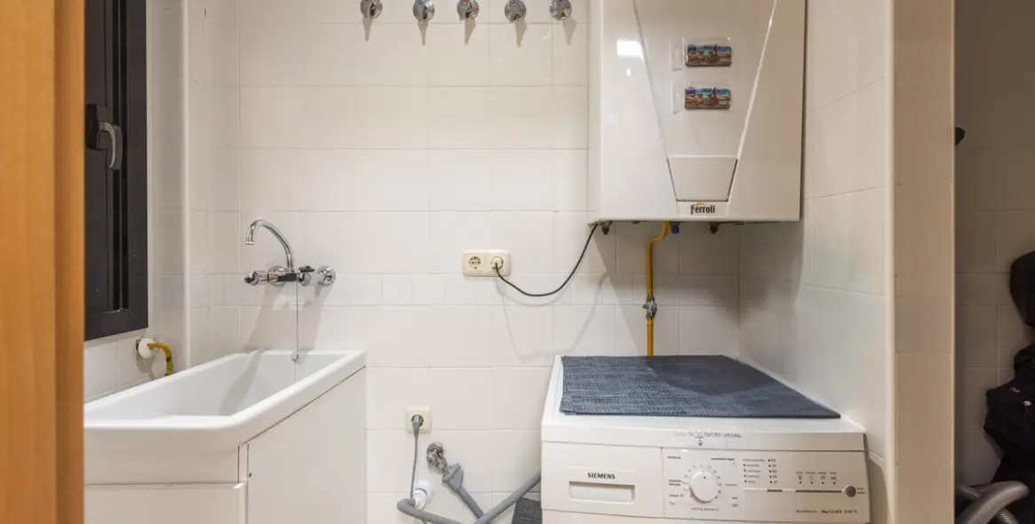 Venta de apartamento en planta media en Puerto Banús 15