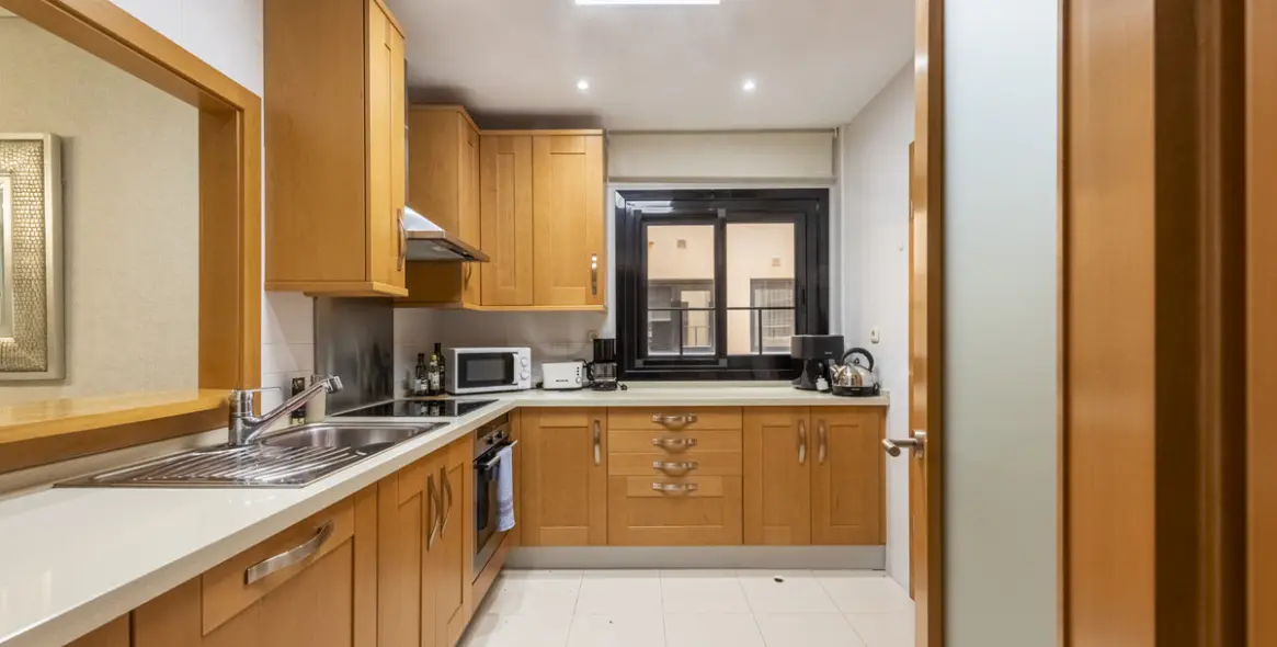 Venta de apartamento en planta media en Puerto Banús 17