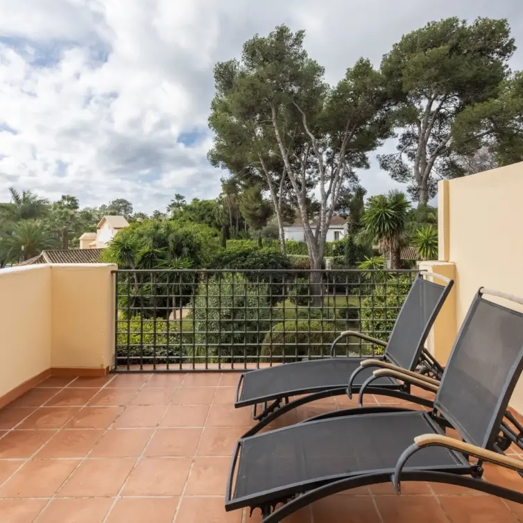 Sale of middle floor apartment in Puerto Banús