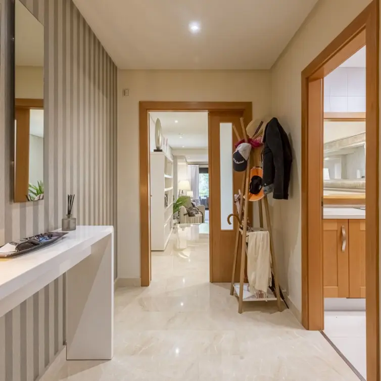 Sale of middle floor apartment in Puerto Banús