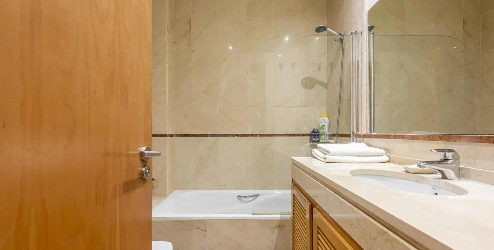 Sale of middle floor apartment in Puerto Banús 20