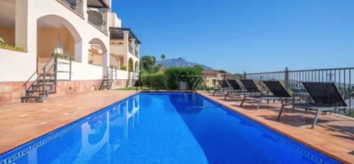 Venta de ático dúplex en Benahavís 0