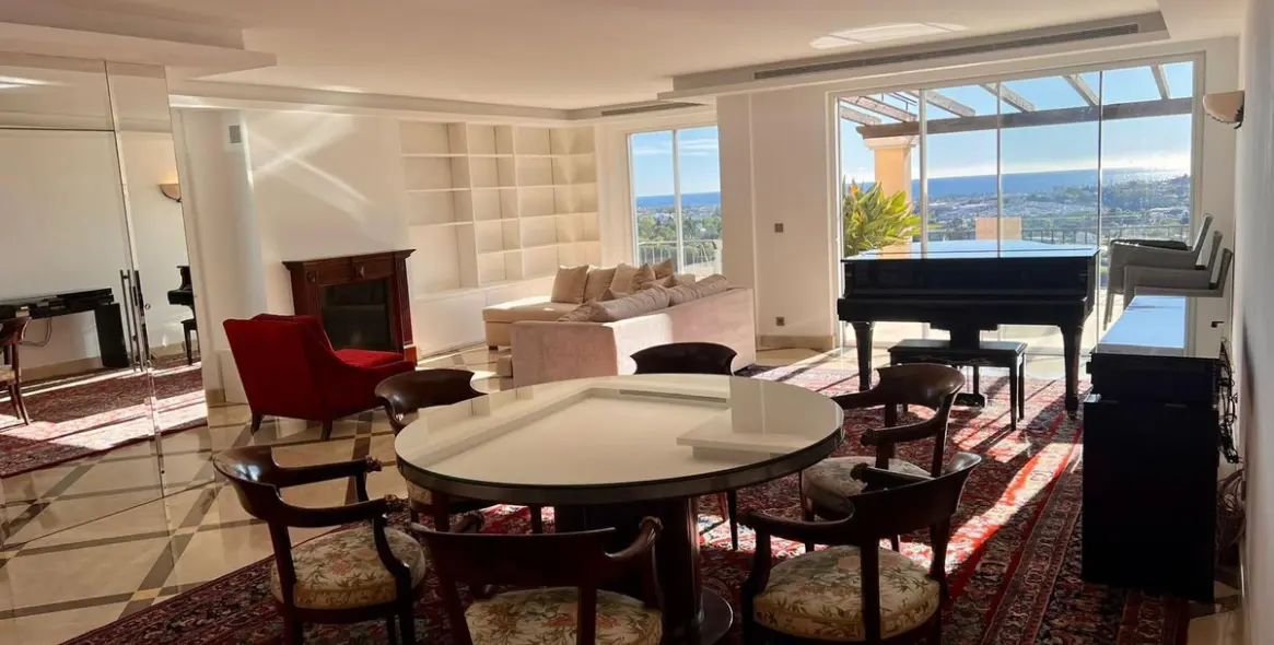 Venta de ático dúplex en Benahavís 2