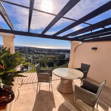 Venta de ático dúplex en Benahavís