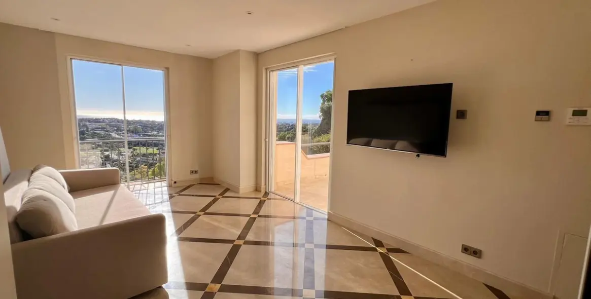 Venta de ático dúplex en Benahavís 10