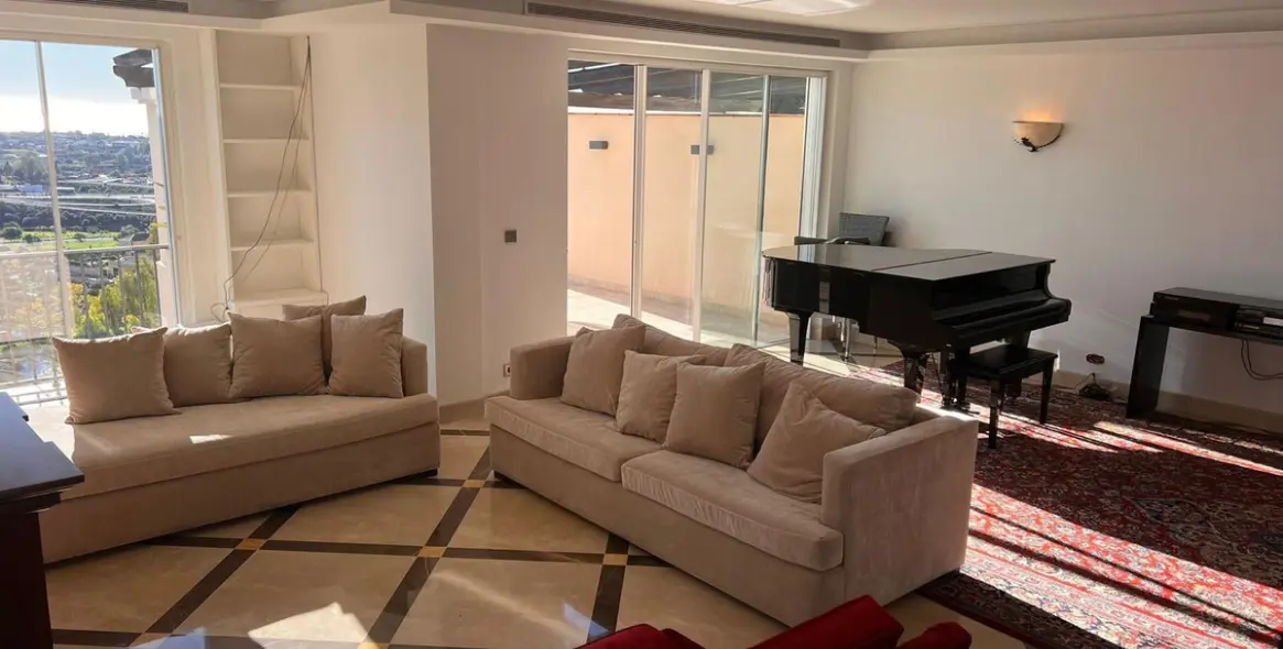 Venta de ático dúplex en Benahavís 11