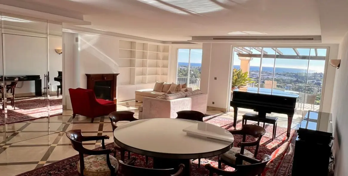 Venta de ático dúplex en Benahavís 12