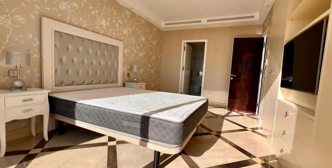 Venta de ático dúplex en Benahavís 15