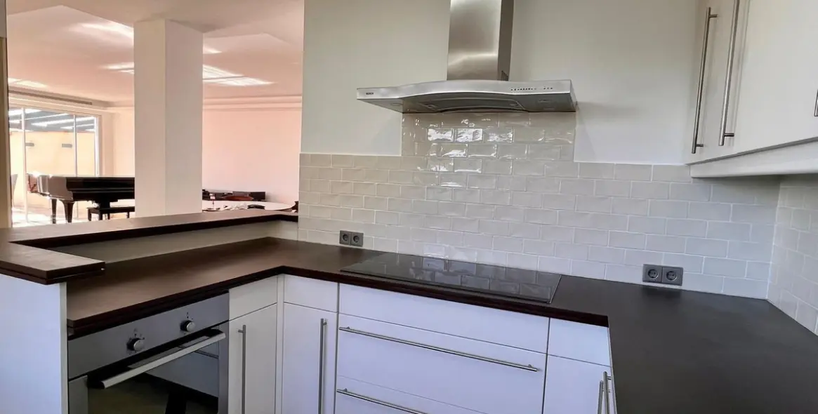 Venta de ático dúplex en Benahavís 18