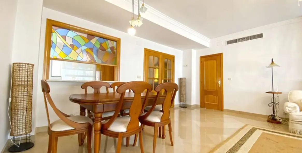 Venta de apartamento en planta media en Marbella 2