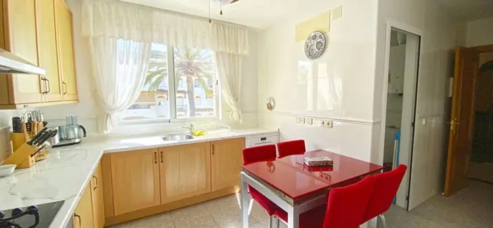 Venta de apartamento en planta media en Marbella 3