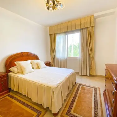 Venta de apartamento en planta media en Marbella