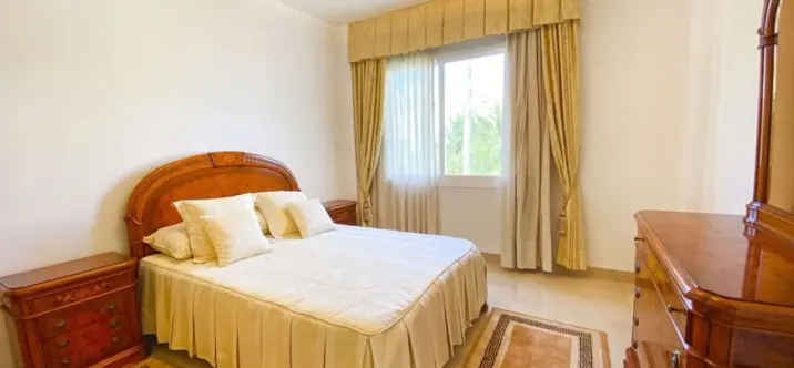 Venta de apartamento en planta media en Marbella 4